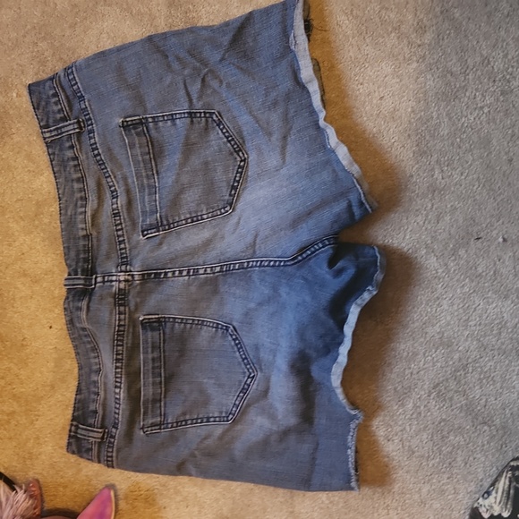 Shorts - Picture 2 of 2